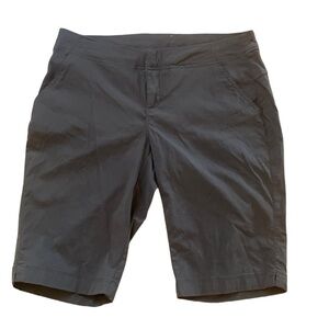 Columbia Women’s Nylon Black Bermuda Shorts Flat Front Hiking Outdoor Size 4